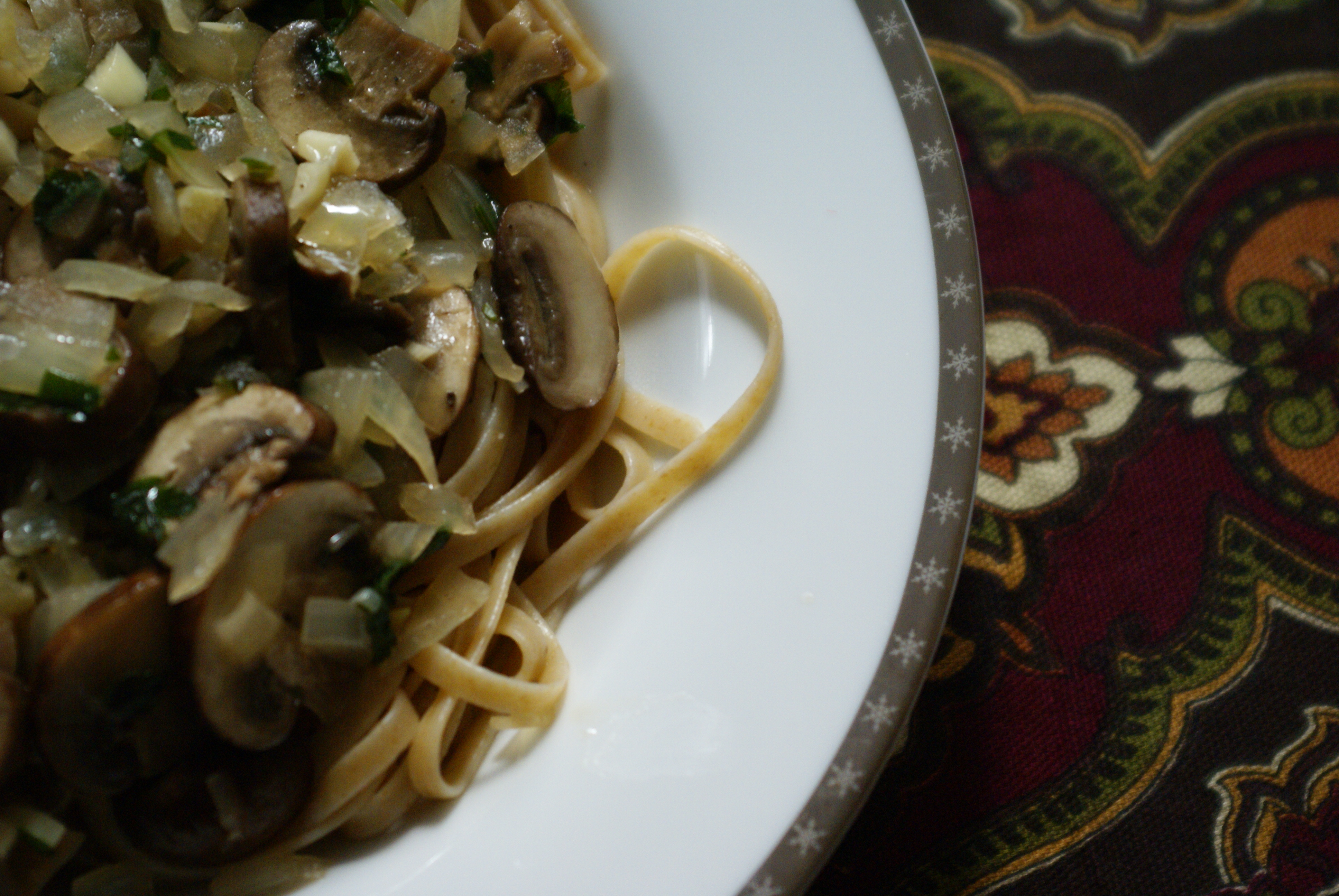 Mushroom Wine Sauce with Whole Wheat Linguine